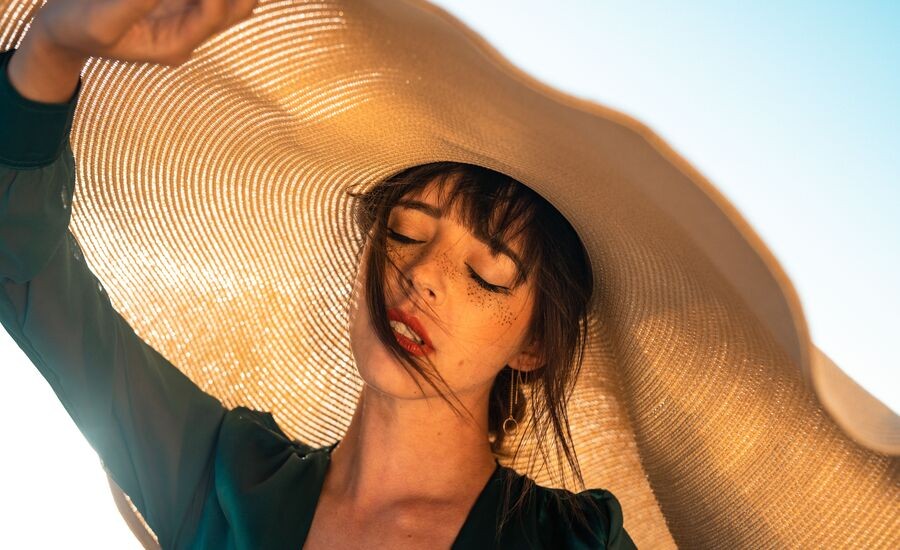 Fotosenėjimas: kodėl kremas su SPF yra svarbiausias anti-aging produktas jūsų rutinoje?